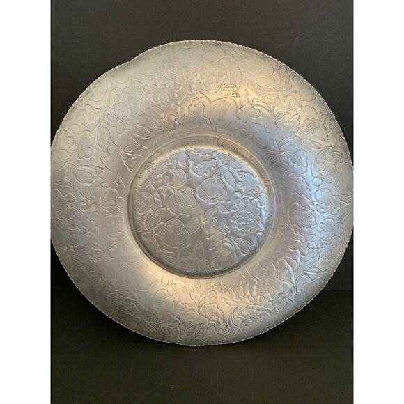 Vintage Handfinished Aluminum Tray Round 15.5 Inches Platter Floral - Picture 9 of 9